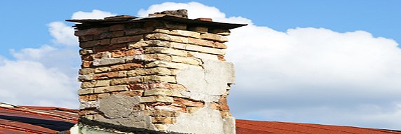 Alter Kamin auf Dach - braucht dringend eine Kaminsanierung