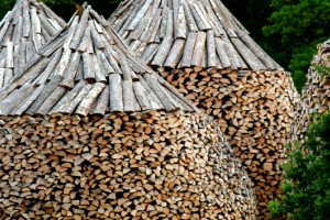 Holzmieten aufgestapelt - werden auch in Ster gemessen